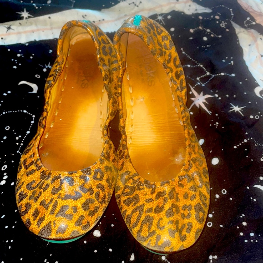 Leopard size 8 Tieks
